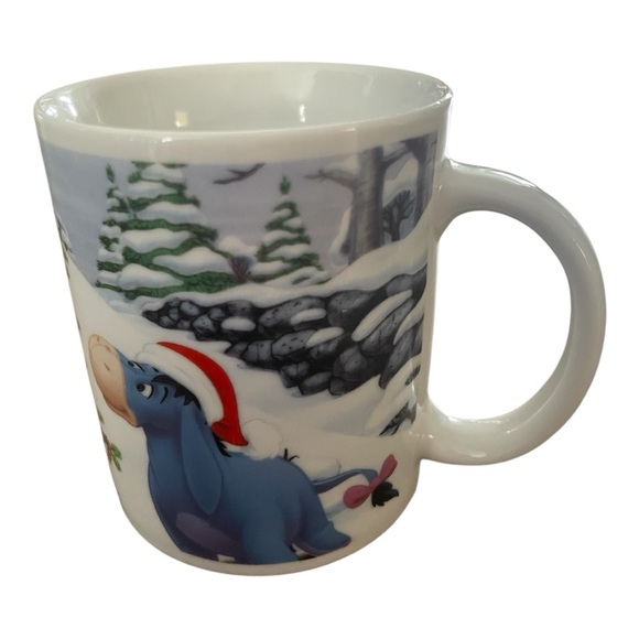 Winnie the Pooh Xmas Mug - Picture 4 of 5